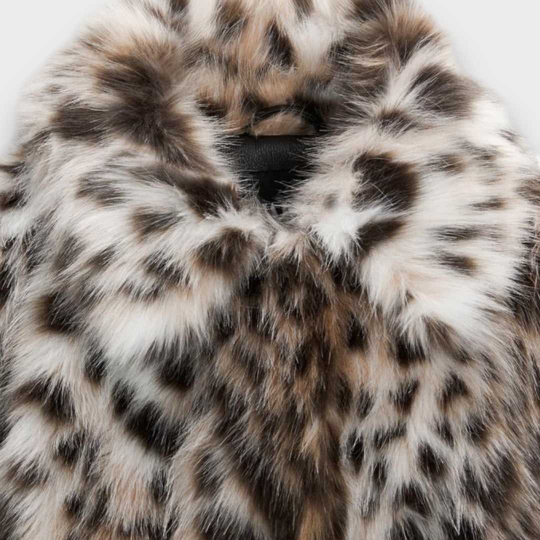 Leoline – Faux-Fur-Jacke im Animal-Design