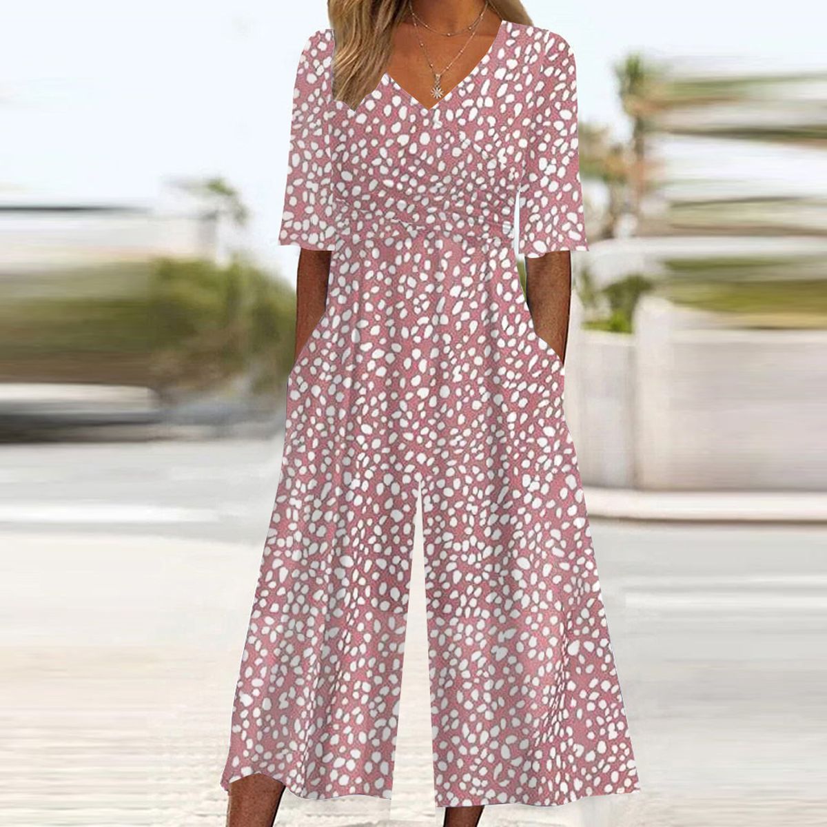 Leichter Jumpsuit | Weite Hosenbeine & V-Ausschnitt | Sommerliche Eleganz