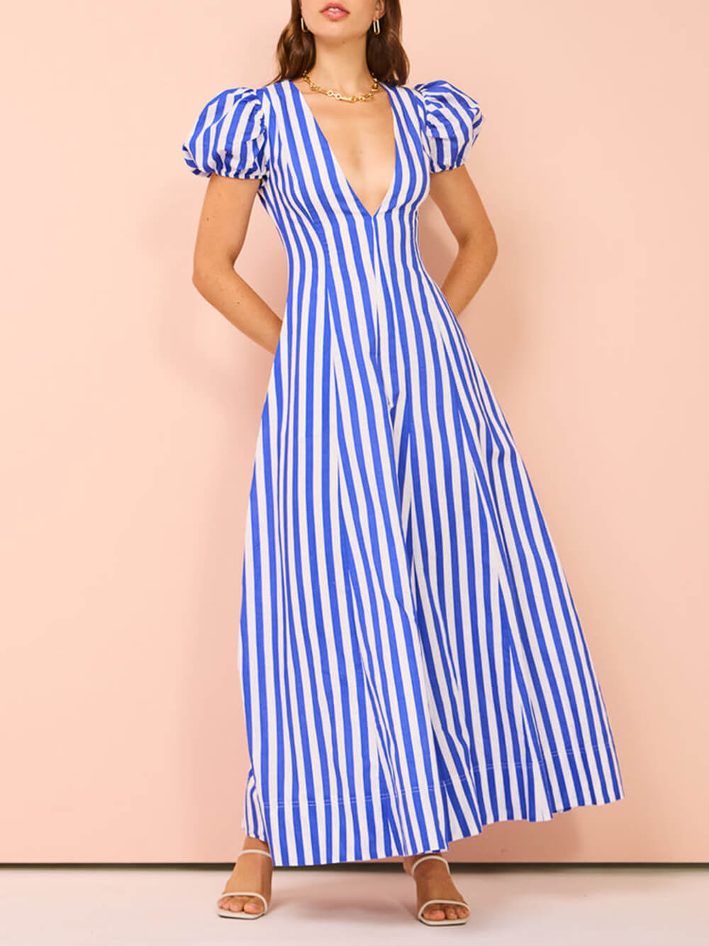Avelena | Langes, Wellenförmiges Kleid mit Streifen und Blasenärmeln