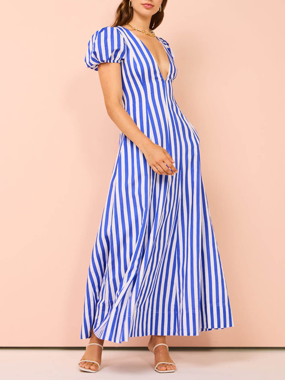 Avelena | Langes, Wellenförmiges Kleid mit Streifen und Blasenärmeln