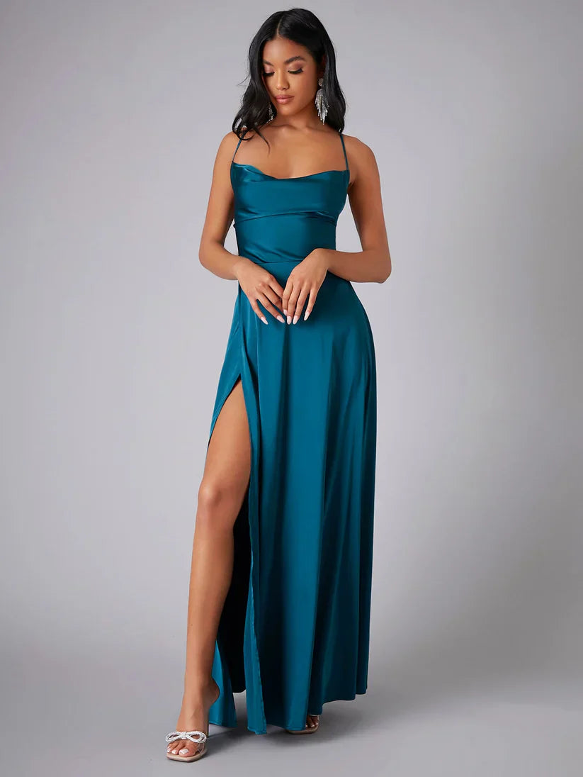 Julija | Maxikleid mit fließendem Seidenmuster und elegantem Rücken
