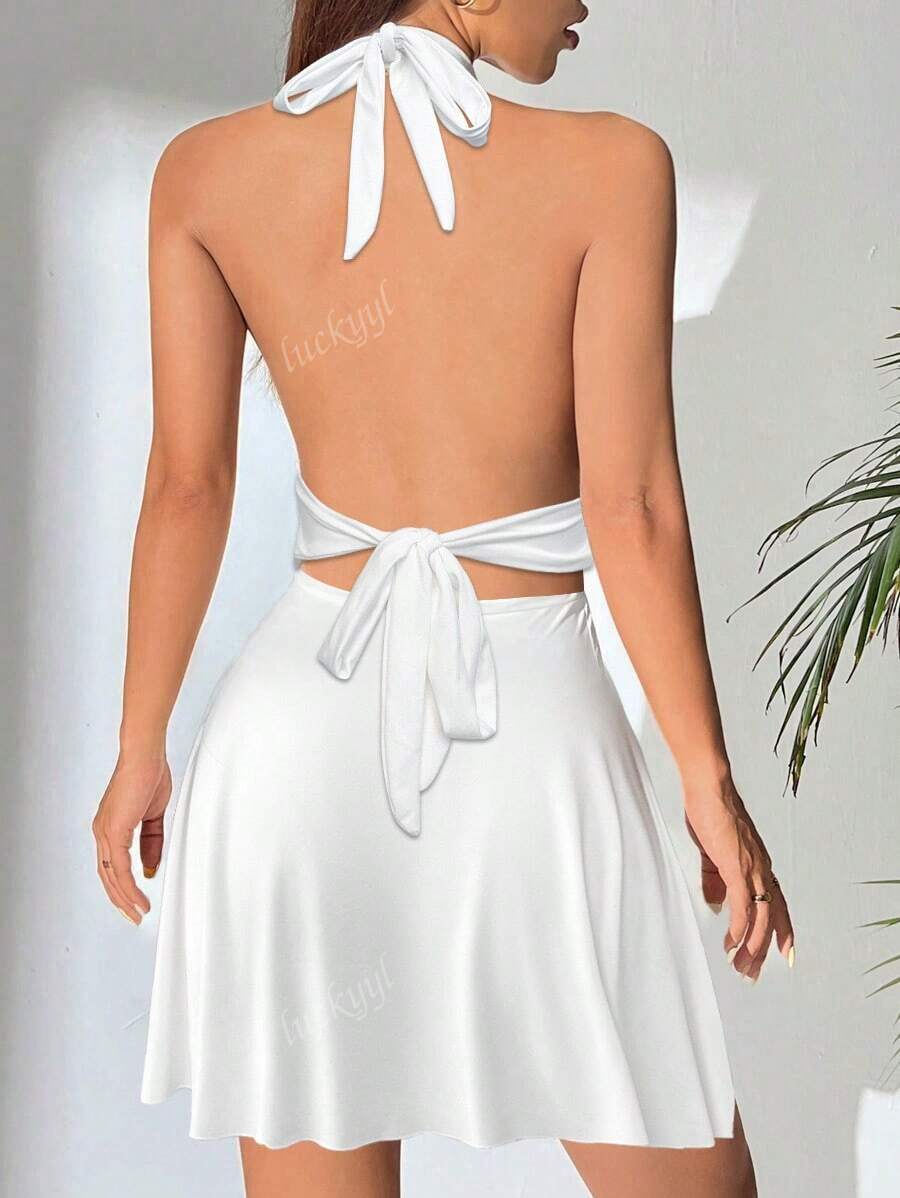 Minikleid mit Halterneck und Skater-Schnitt – Figurbetont & Feminin