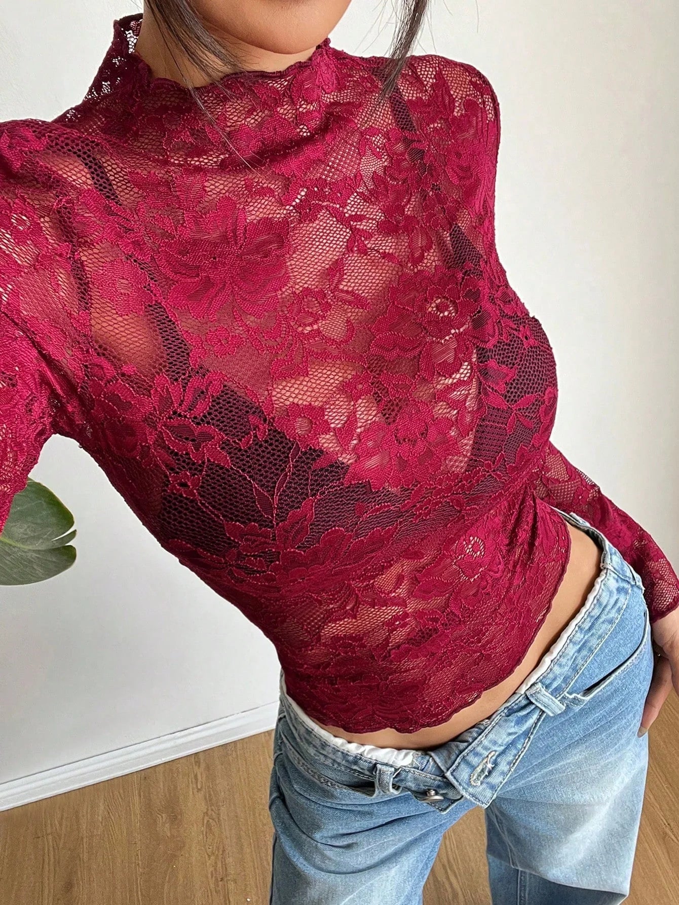 Cropped Spitzenbluse mit langen Ärmeln – Sexy, Transparent & Feminin