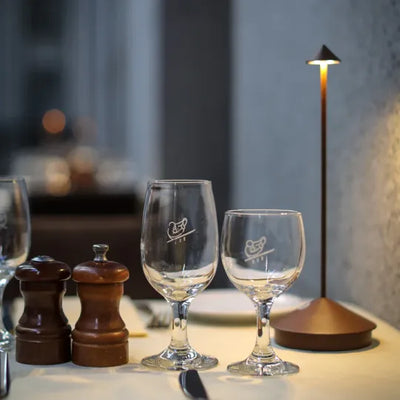 Elegante LED-Tischlampe für Restaurants – Warmweißes Licht, kabellos, dimmbar