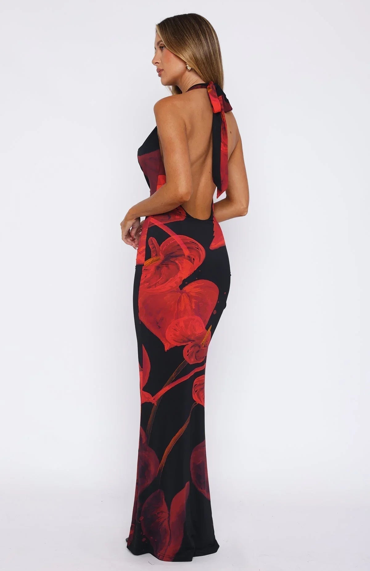 Khamiya – Charmantes Neckholderkleid mit lebendigem Print