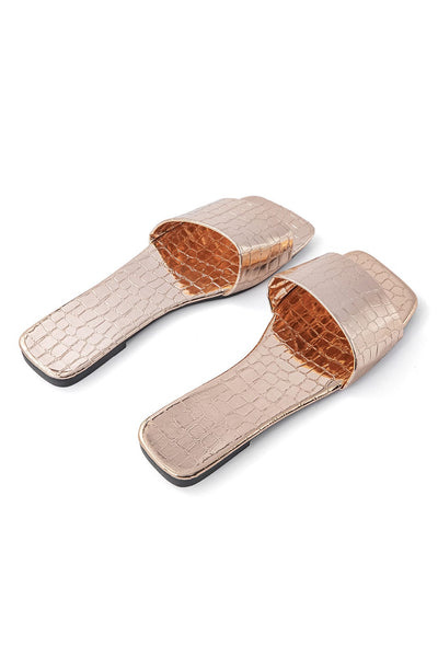 Elegante Metallic-Slides mit Krokodilleder-Prägung