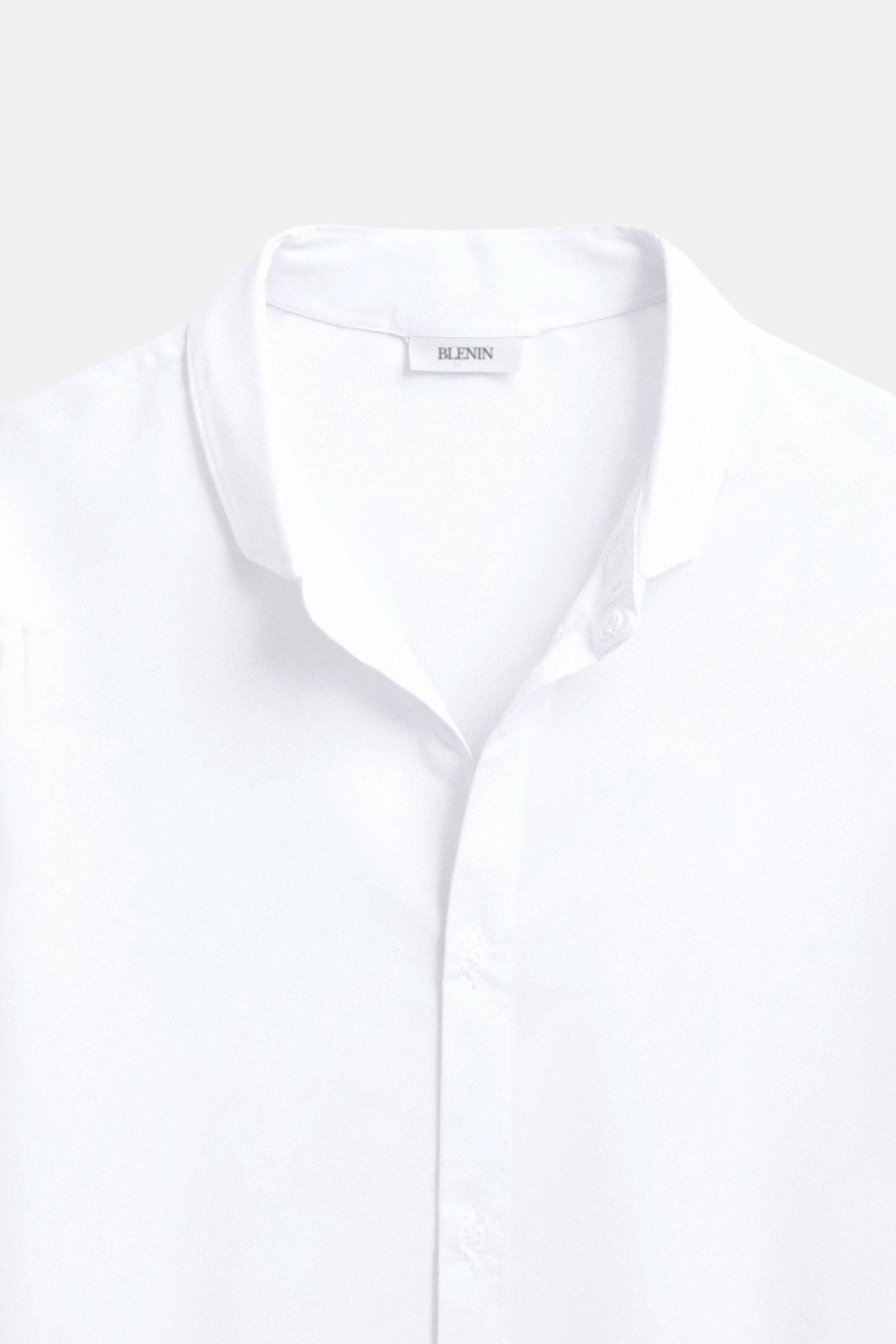 Klassisches Stehkragen-Hemd in Weiß