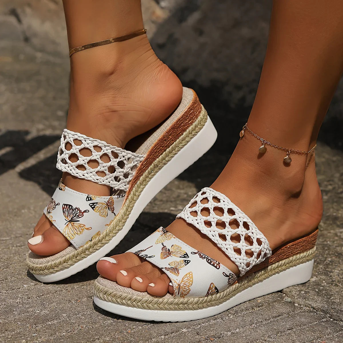 Mirelda – Stilvolle Sandalen mit offener Zehenpartie und gewebter Sohle