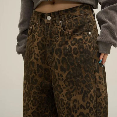 Morvessa – Weite Jeans mit Leopardenmuster