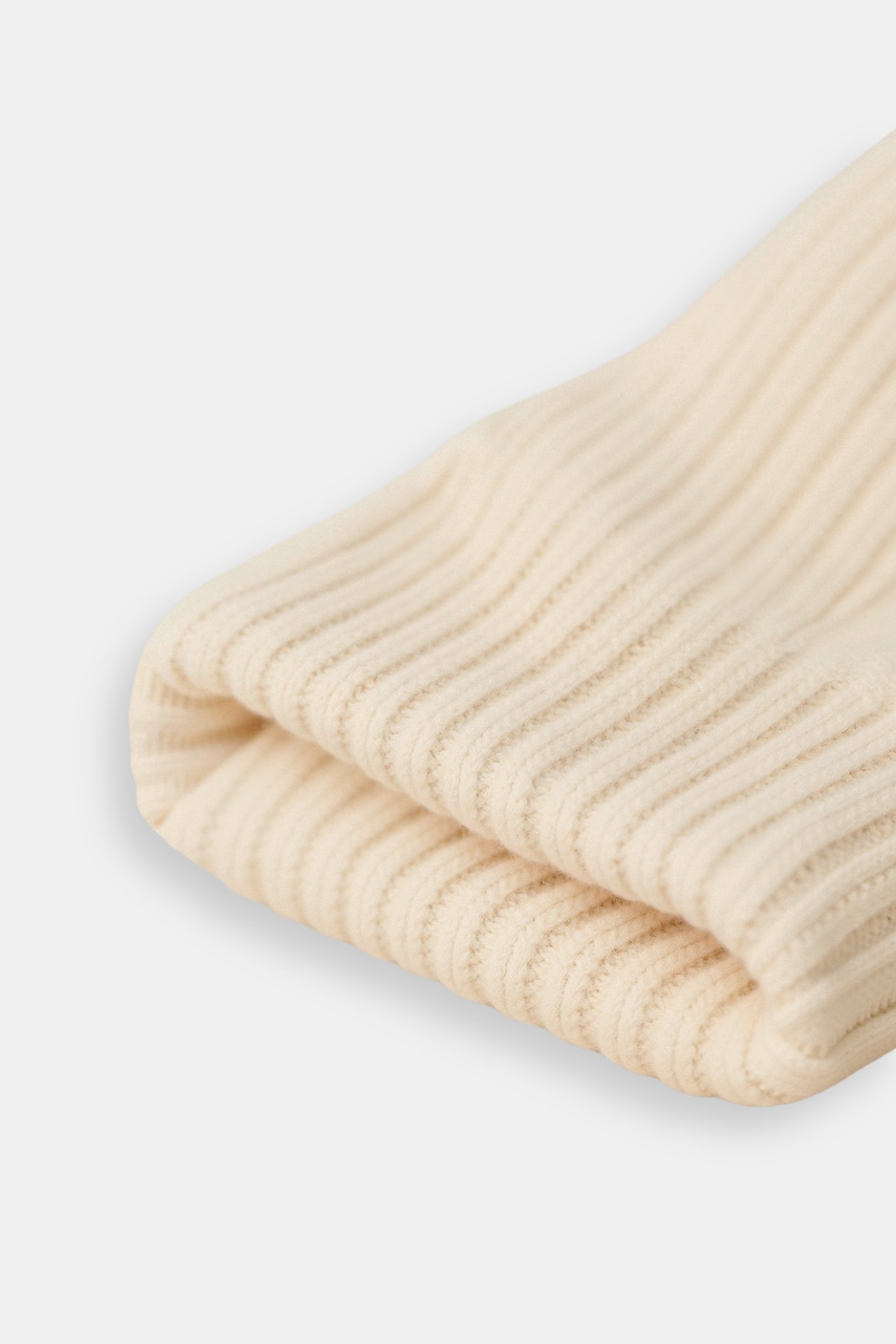 Klassischer Zopfstrickpullover mit Polokragen