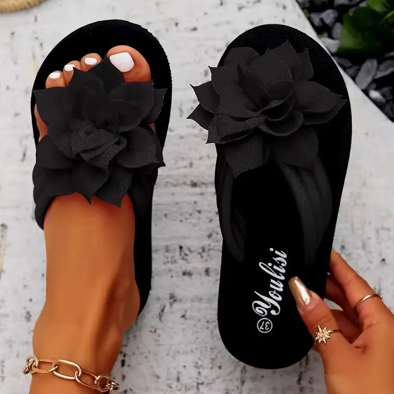 Lirienne – Plateau-Flip-Flops mit Blumen-Akzent