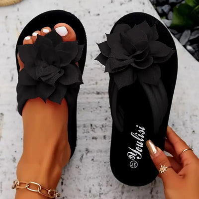 Lirienne – Plateau-Flip-Flops mit Blumen-Akzent