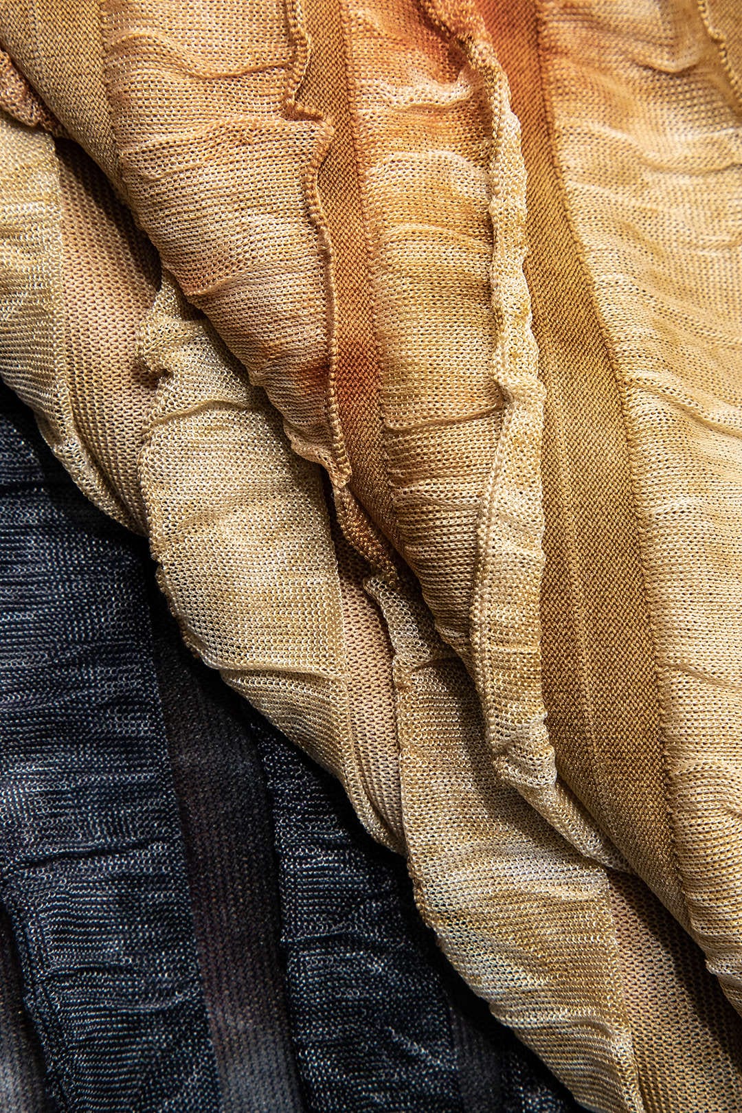 Aviana | Zweiteiliges Plissee-Set mit Farbverlauf & Neckholder-Top