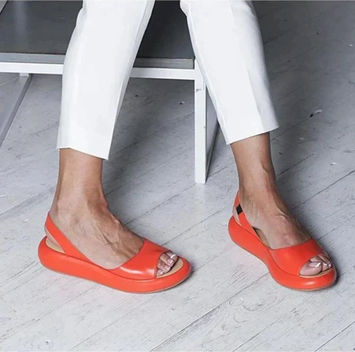 Velmoura – Minimalistische Sandalen mit offener Zehenpartie