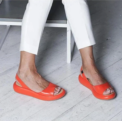 Velmoura – Minimalistische Sandalen mit offener Zehenpartie