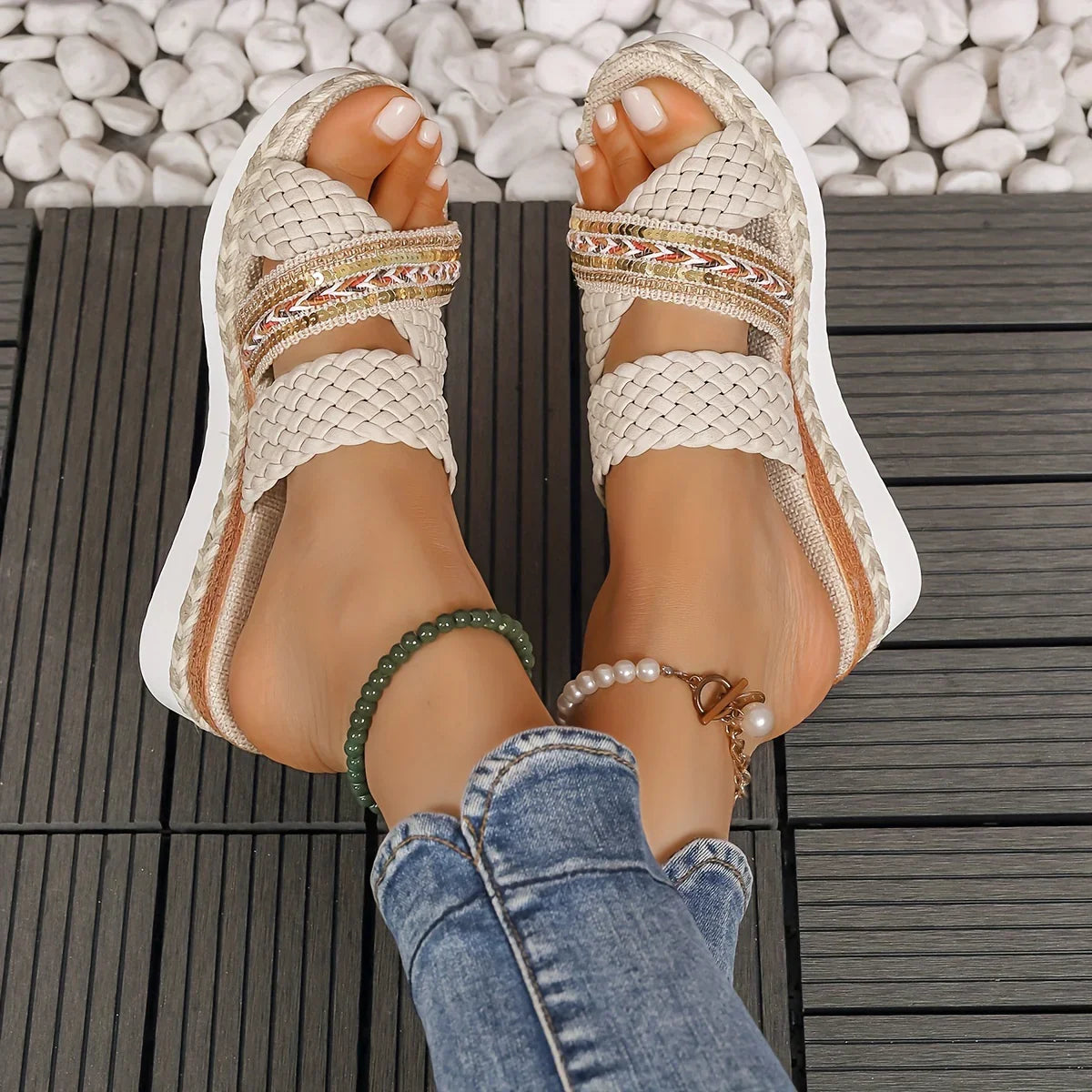 Vaila – Stilvolle gewebte Keilsandalen