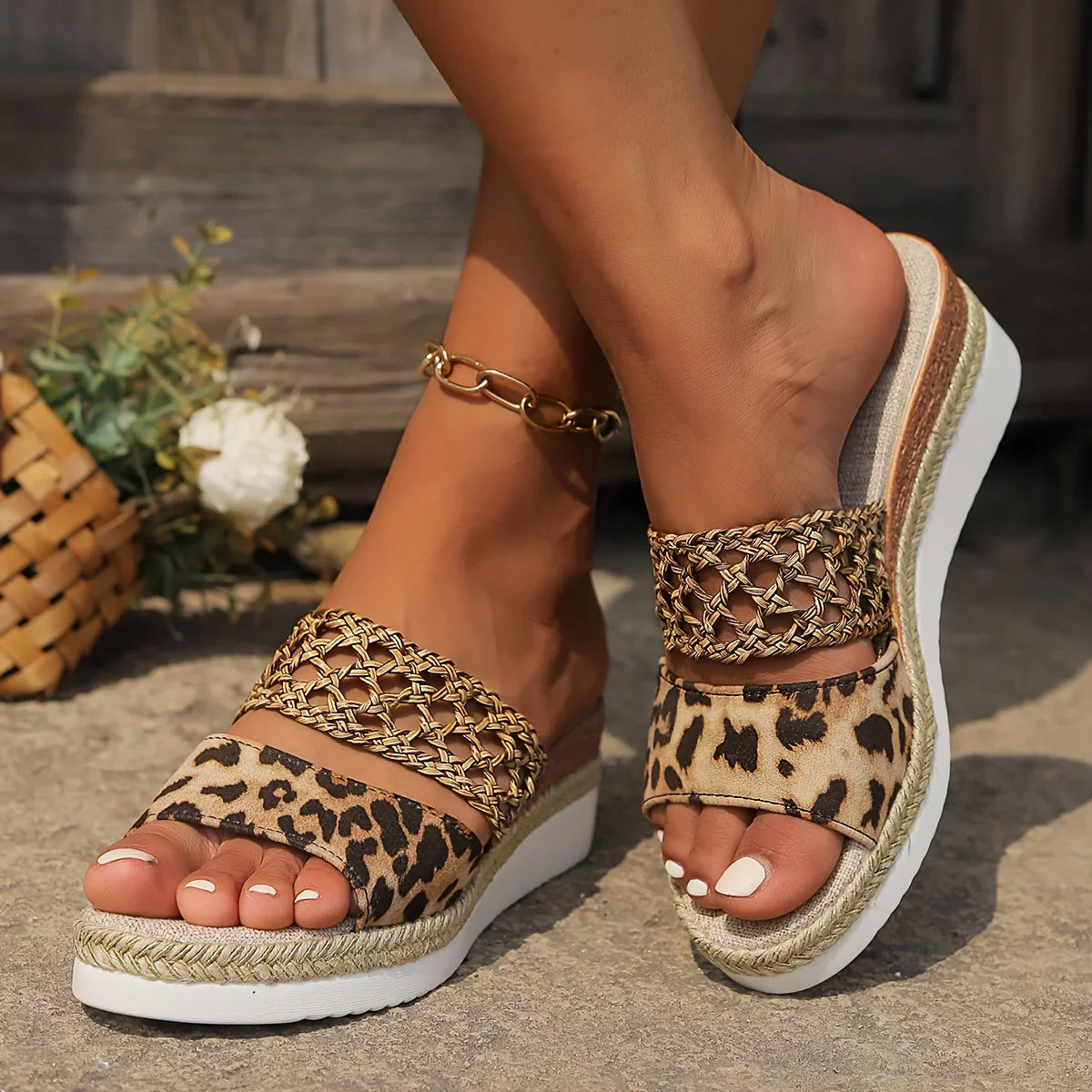 Mirelda – Stilvolle Sandalen mit offener Zehenpartie und gewebter Sohle