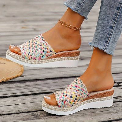 Celestine – Trendige Plateau-Sandalen mit Webmuster