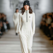 Elfenbeinweiß