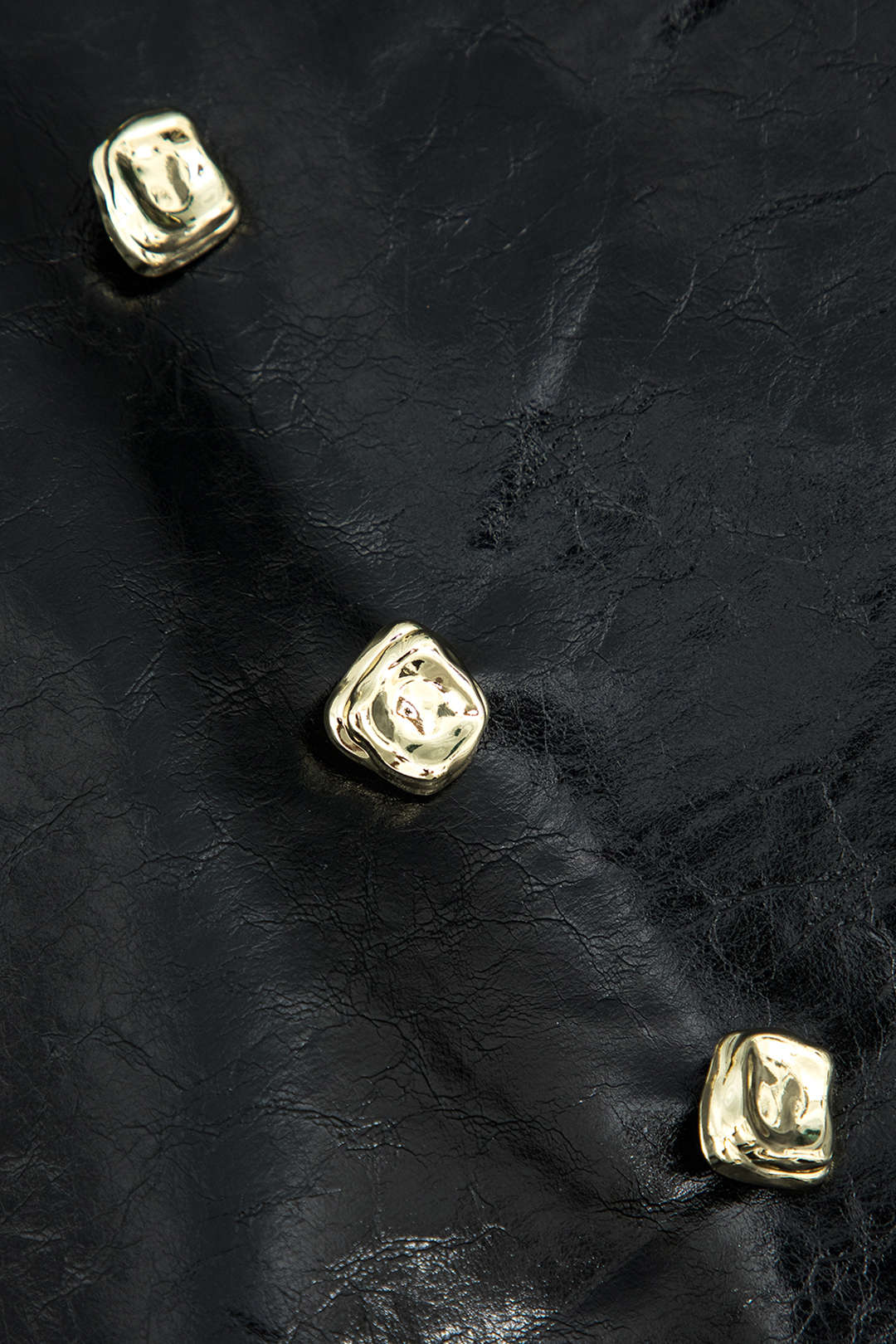 Callista | Eleganter Lackleder-Minirock mit Goldknöpfen und Ziertaschen