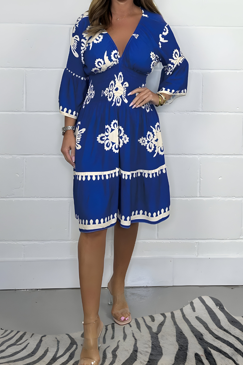 Elegantes Kleid mit Muster und V-Ausschnitt – perfekt für jeden Anlass