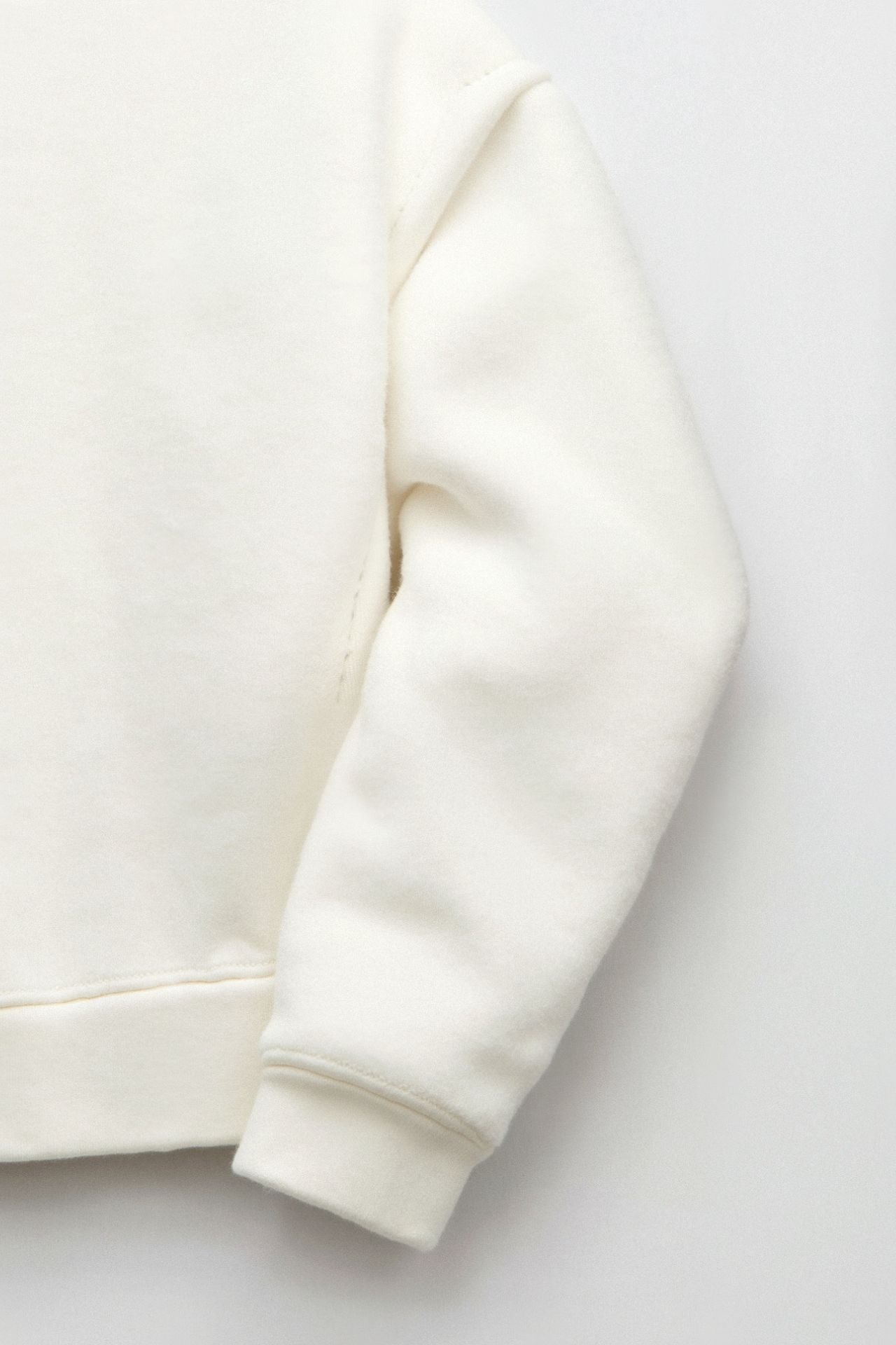 Minimalistischer Fleece-Pullover mit Reißverschluss – Wärme & Stil vereint