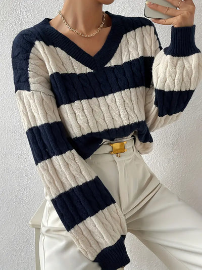 Avelena | Eleganter Pullover mit V-Ausschnitt und Zopfmuster In Farbblock-Optik