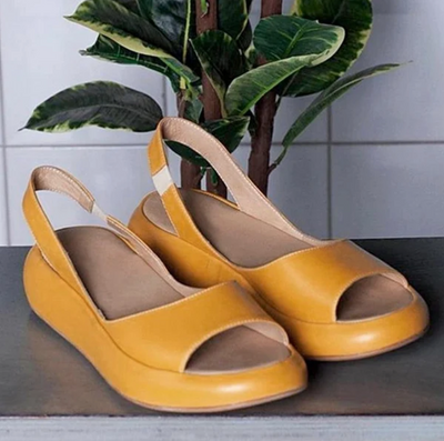Velmoura – Minimalistische Sandalen mit offener Zehenpartie