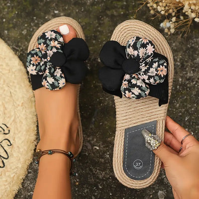 Olee – Stilvolle Slides mit Blumenschleife