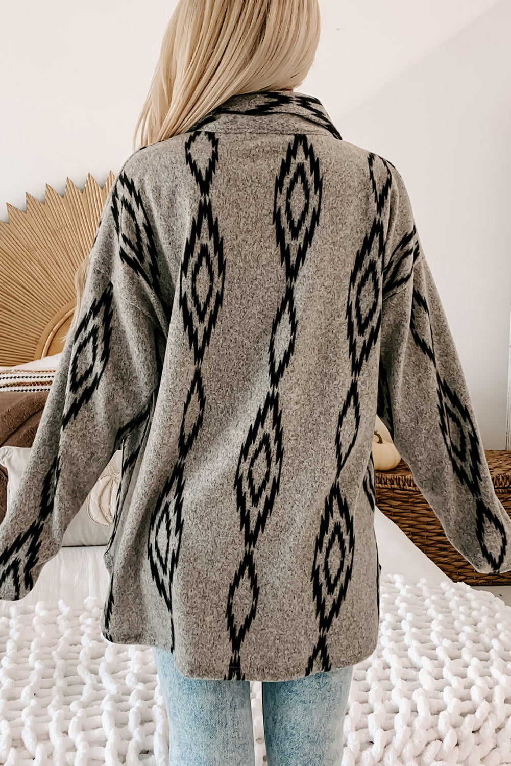 Oversized Hemdjacke mit Ethno-Muster | Weiche Textur | Boho-Stil