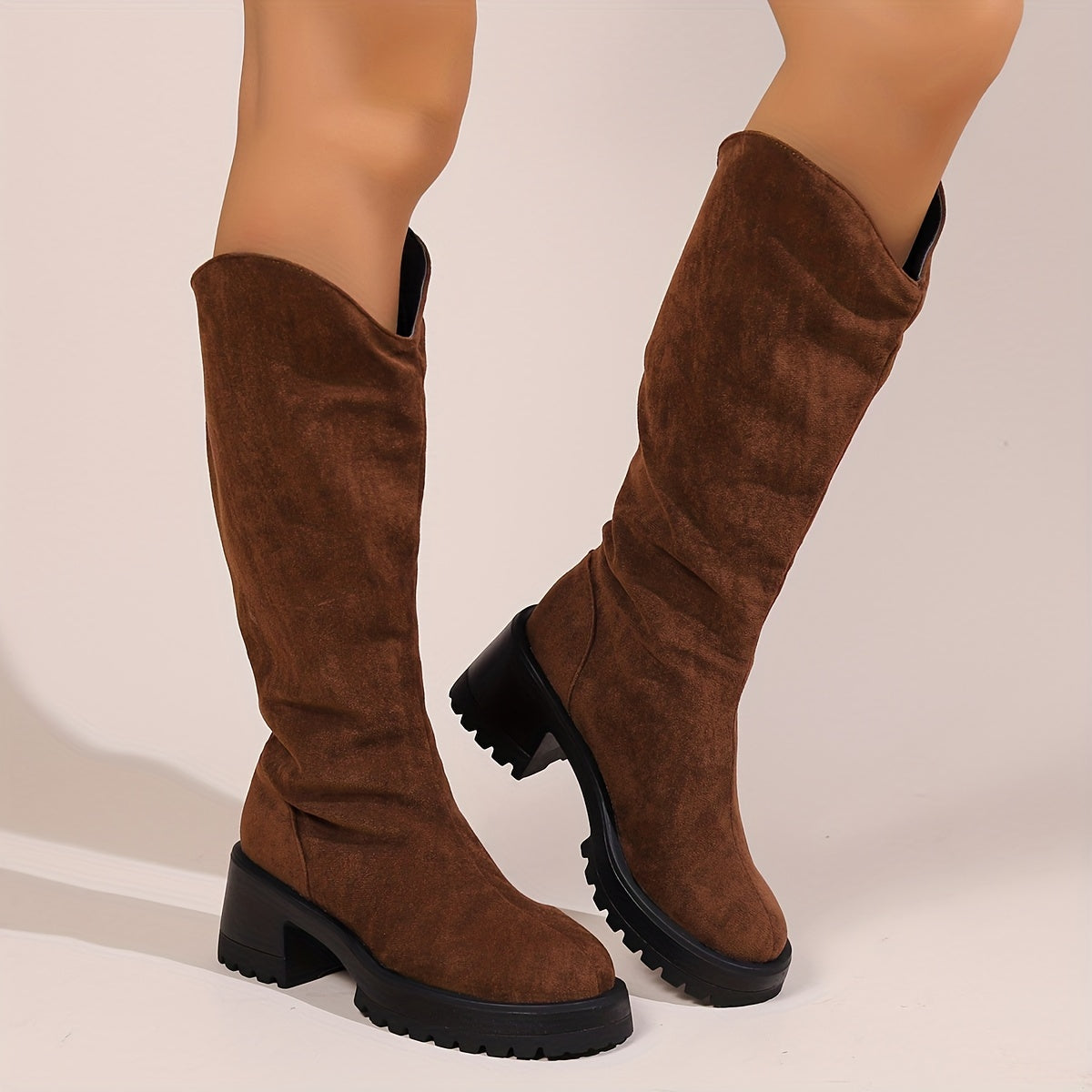 Avelena | Modische V-Cut-Stiefel mit Mittlerer Wade