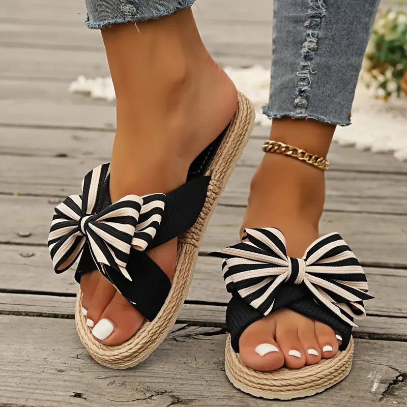 Sonja – Verspielte Slipper mit Schleife