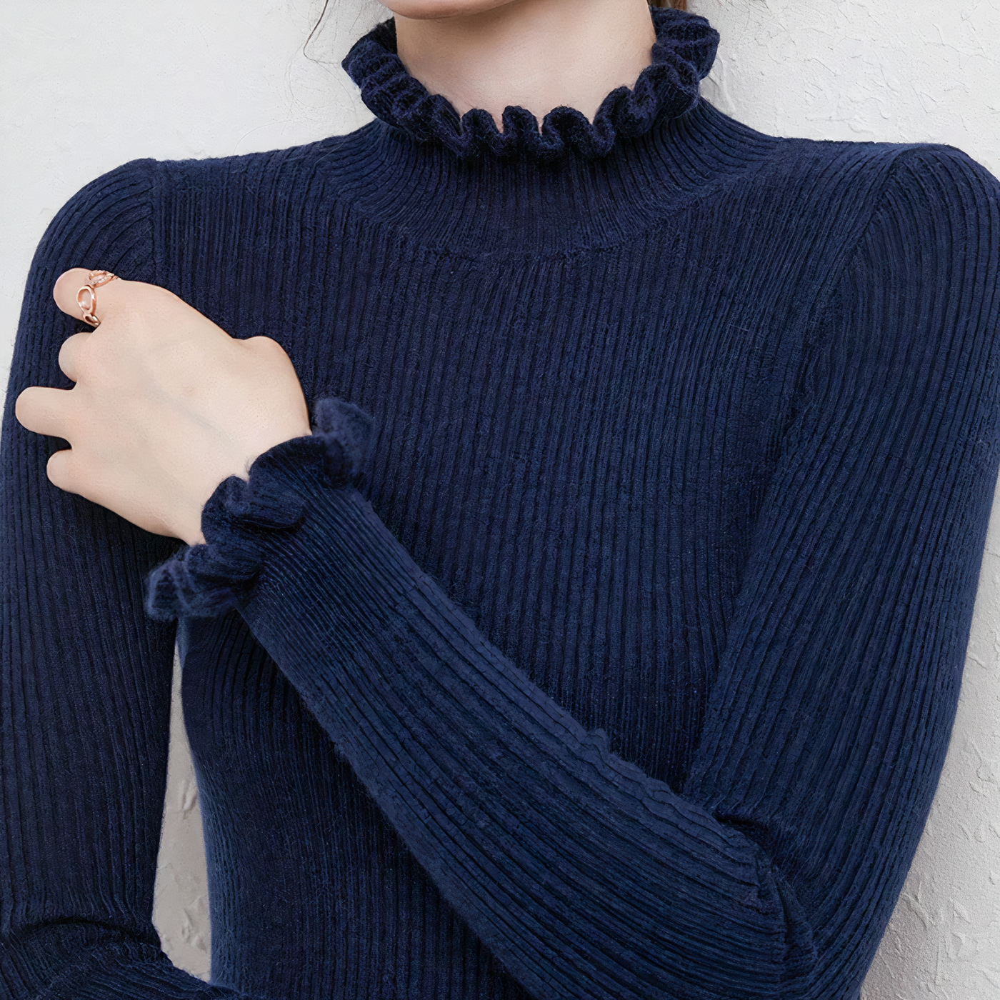Avelena | Modischer Pullover mit Spitzenkragen