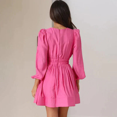 Elegantes Minikleid mit Tiefem V-Ausschnitt | Langarm | Feminine Silhouette