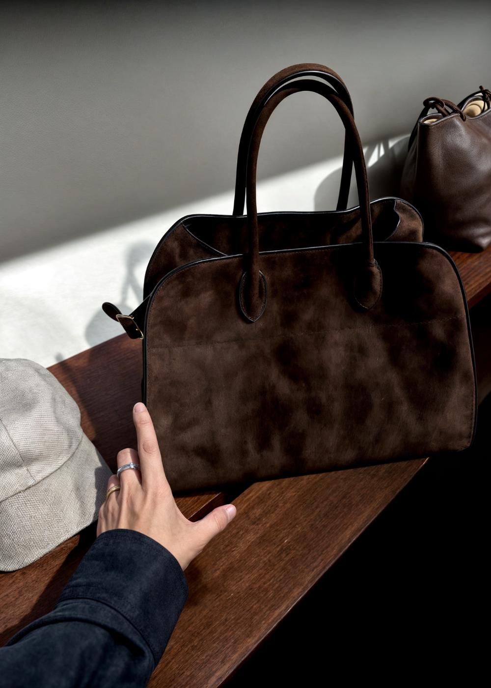 Große Wildleder Handtasche Damen – Umhängetasche Echtleder mit Reißverschluss