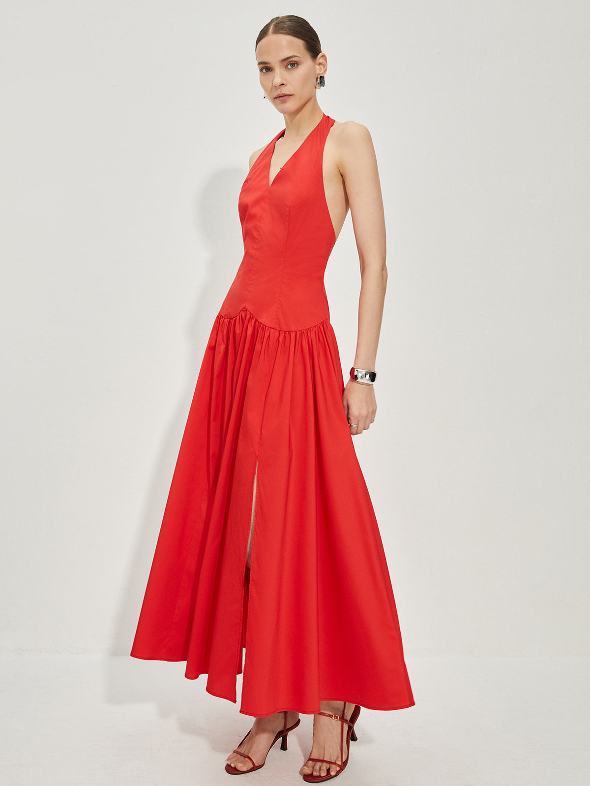 Avelena | Geschlitztes Neckholder-Kleid mit V-Ausschnitt