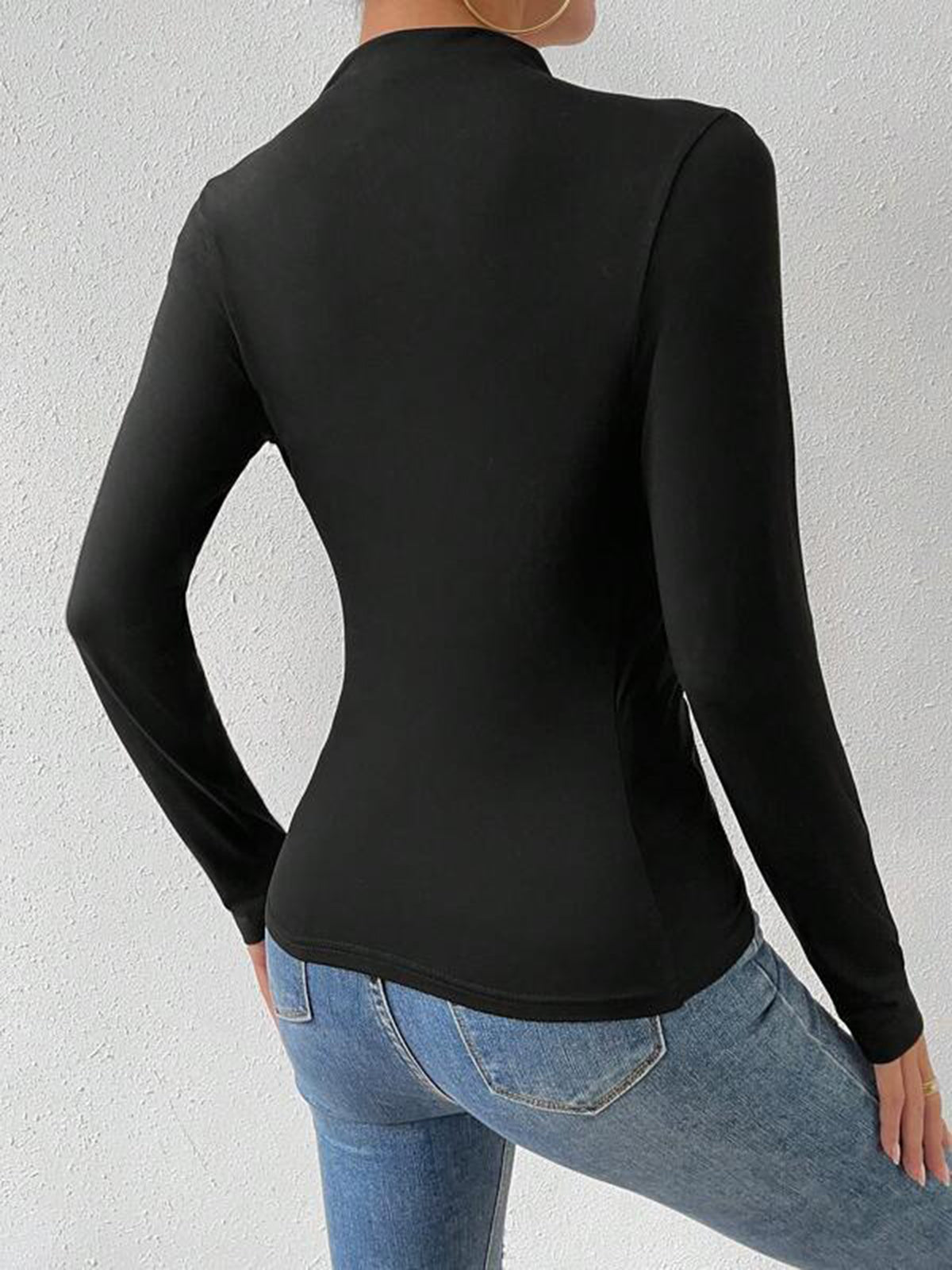 Asymmetrisches Langarmshirt | Modern & Stilvoll | Kontrasteffekt