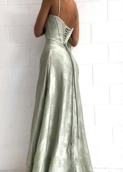 Satiniertes Maxi-Kleid | Spaghettiträger & Tailliertes Design | Eleganter Glamour