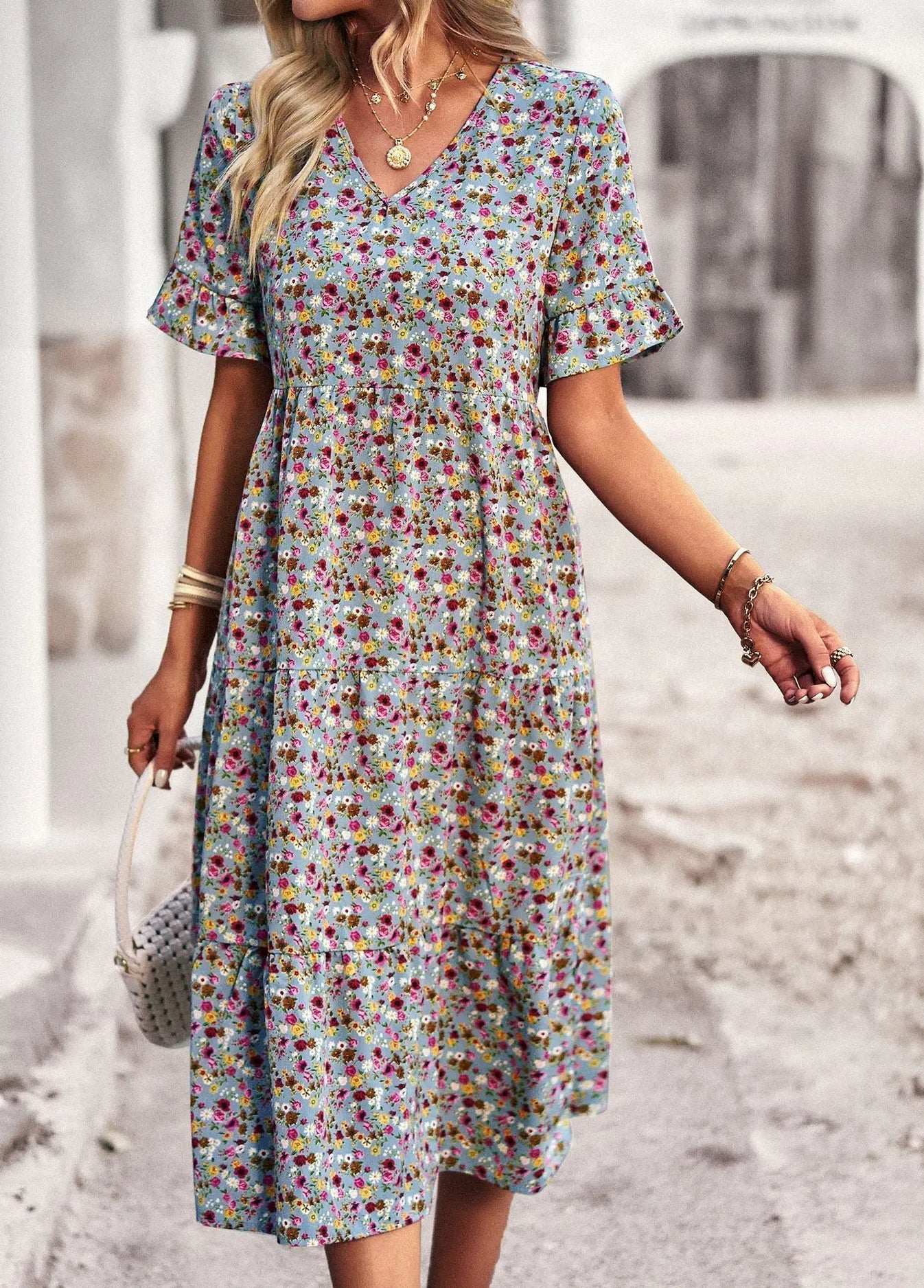 Veloura – Vintage-Kleid mit V-Ausschnitt und Blumenmuster