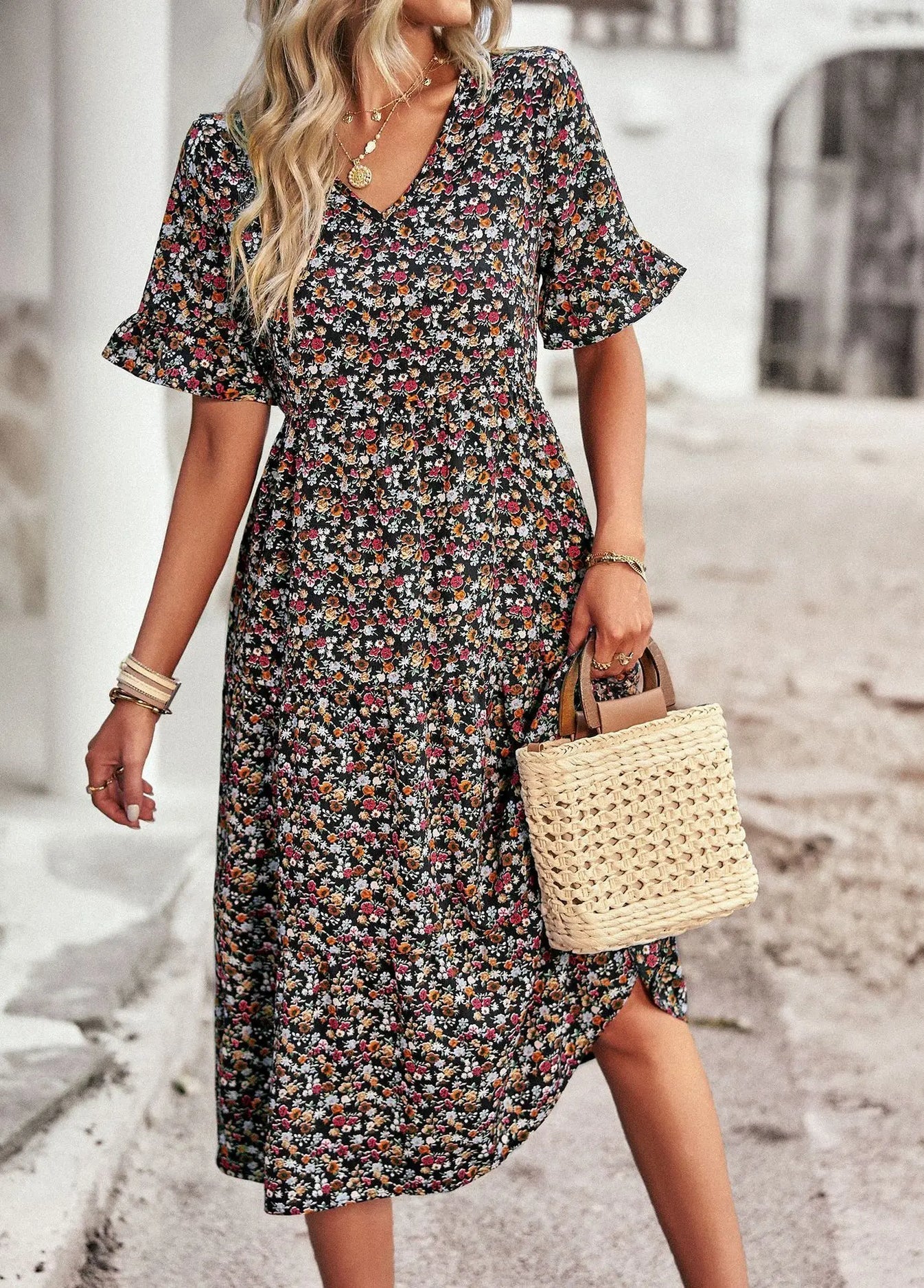 Veloura – Vintage-Kleid mit V-Ausschnitt und Blumenmuster