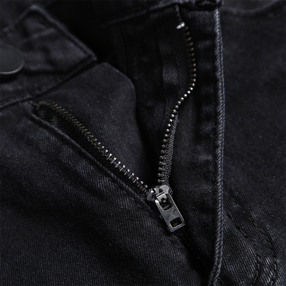 Bemalte Röhrenjeans | Urbaner Look | Farbige Details