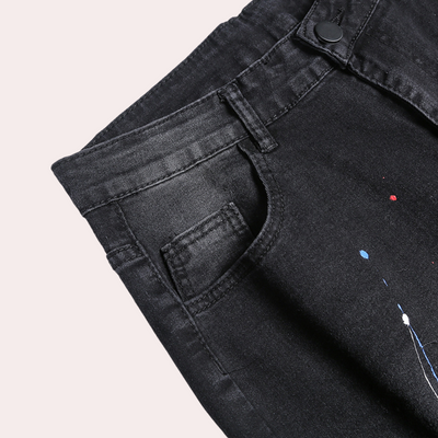 Bemalte Röhrenjeans | Urbaner Look | Farbige Details