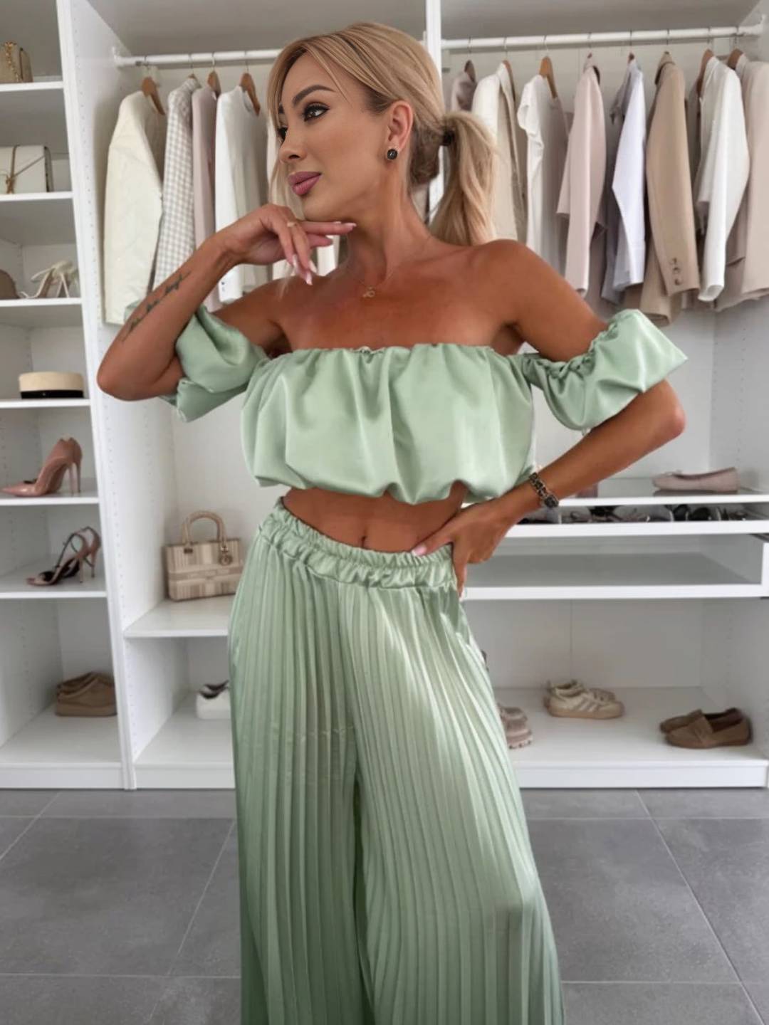 Araceli | Zweiteiliges Set mit Plisseehose und schulterfreiem Oberteil