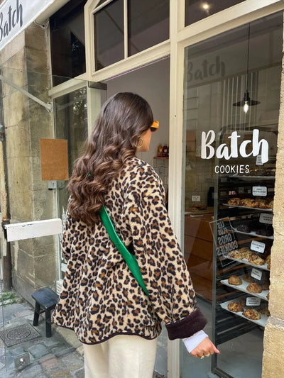 Oversized-Felljacke | Knopfleiste & Statement-Print | Kuschelige Eleganz