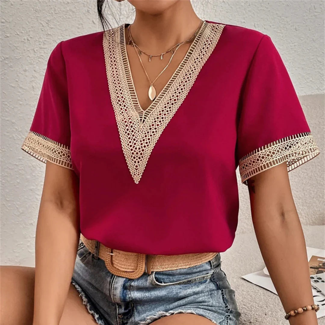 Elyria – Elegante Spitzenbluse mit V-Ausschnitt