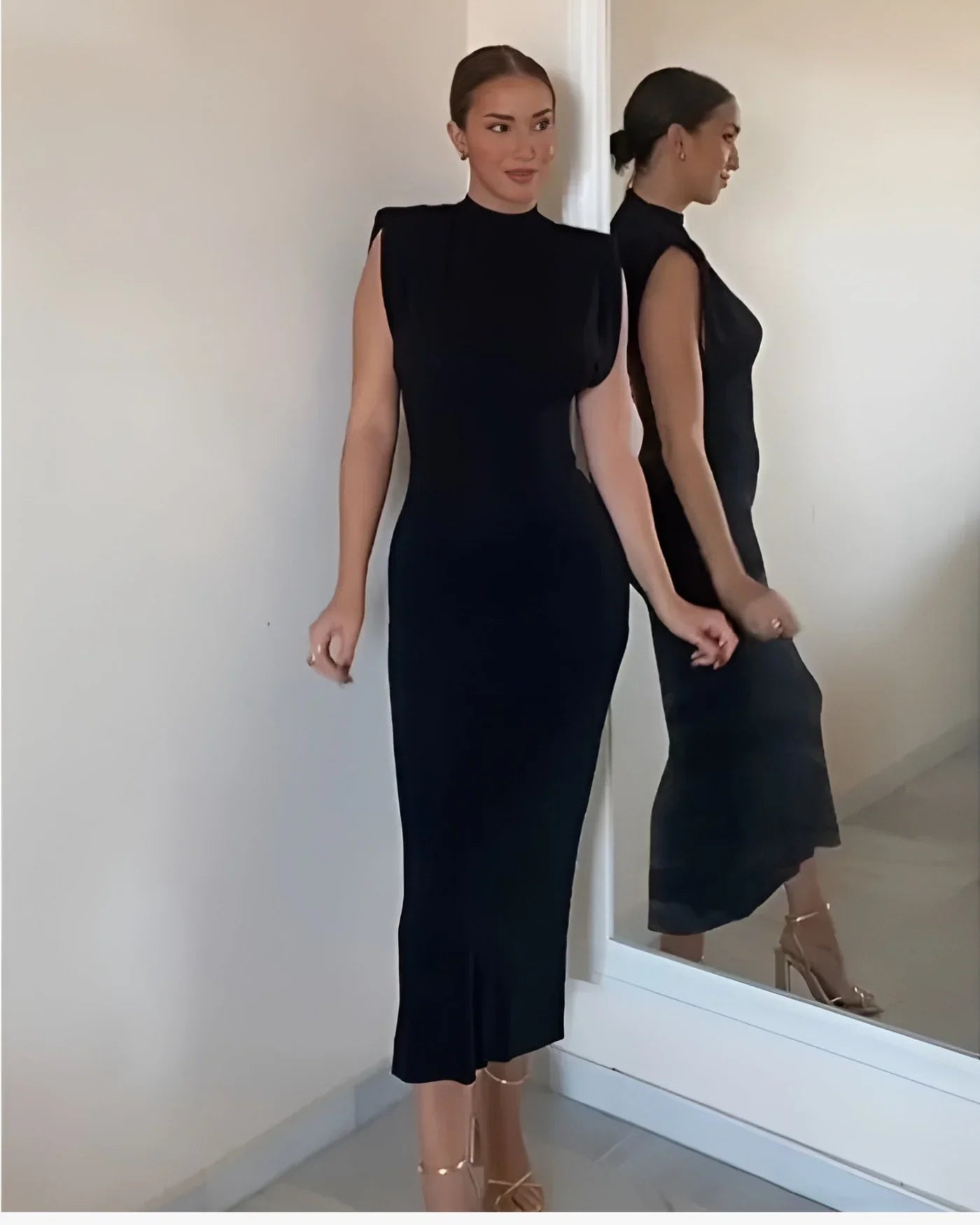 Priyanka – Elegantes, ärmelloses Kleid mit Stehkragen