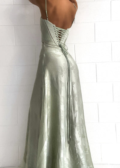 Satiniertes Maxi-Kleid | Spaghettiträger & Tailliertes Design | Eleganter Glamour