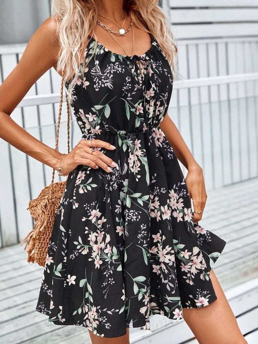 Sommerkleid mit Blumenmuster | Spaghettiträger | Leicht & Feminin