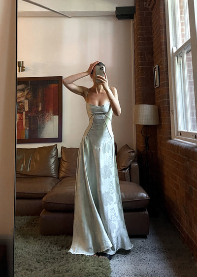 Satiniertes Maxi-Kleid | Spaghettiträger & Tailliertes Design | Eleganter Glamour