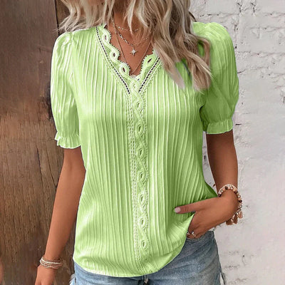 Clarielle – Bezaubernde Plissee-Bluse mit V-Ausschnitt